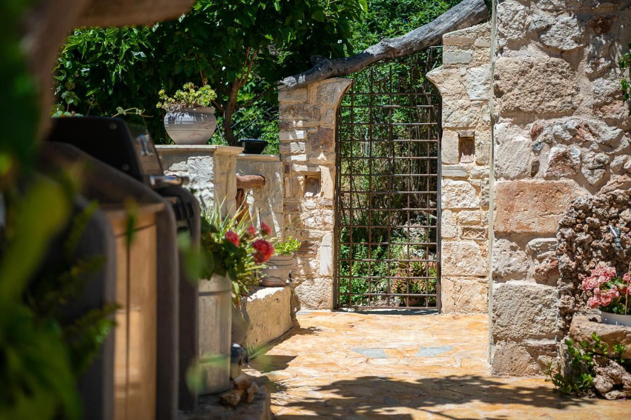 Verekinthos Villas - Pool, Hot Tub, Bbq, Kids Playground, Stunning Mountain Views Jerólakosz Kültér fotó