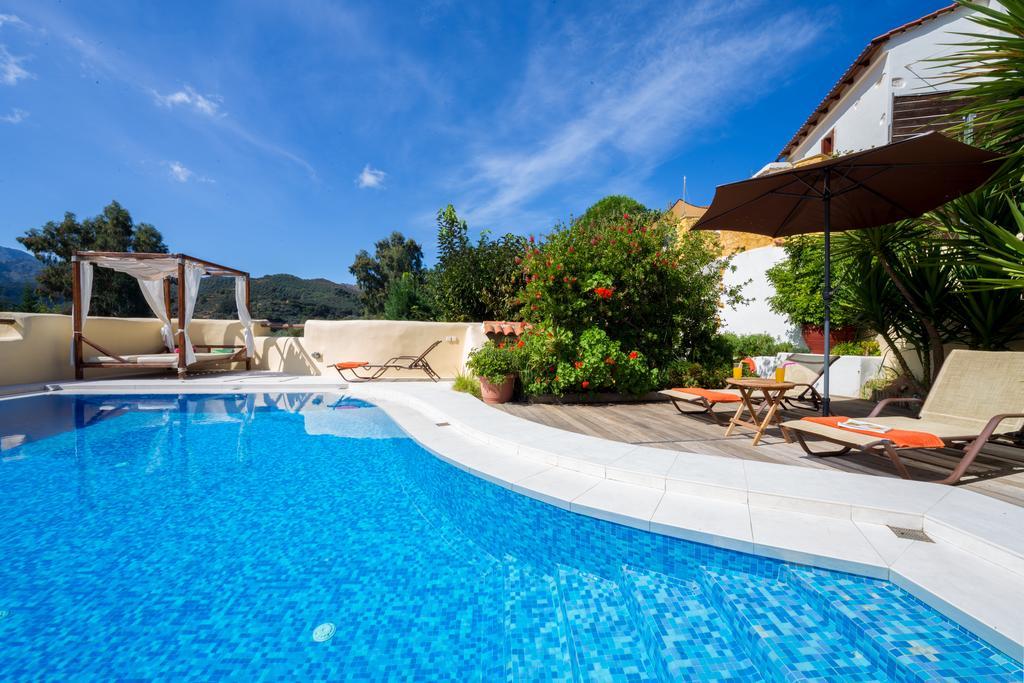 Verekinthos Villas - Pool, Hot Tub, Bbq, Kids Playground, Stunning Mountain Views Jerólakosz Kültér fotó